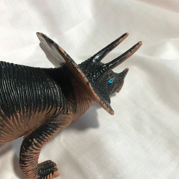 Vintage 1998 TRICERATOPS Toy Figure Dinosaur Black Brown Blue Eyes Squishy Vinyl - Picture 5 of 10